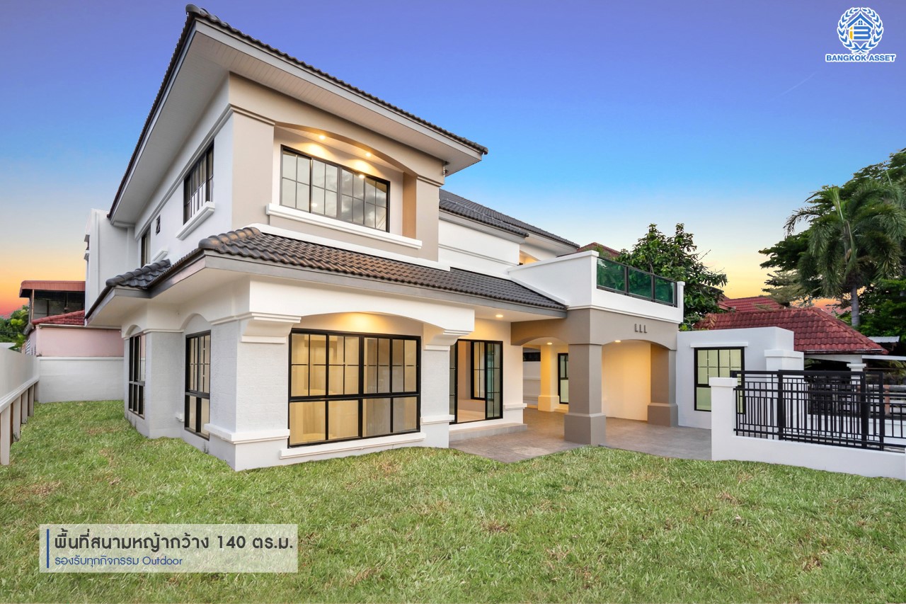 คฤหาสน์ตกแต่งใหม่ คุณภาพ LH ม.ชลลดา บางบัวทอง แปลงมุม เนื้อที่ 121 ตร.ว. ตกแต่งหรูหรา ตอบโจทย์ครอบครัวใหญ่ ด้วยฟังก์ชัน 4 ห้องนอน 6 ห้องน้ำ 1 ห้องอเนกประสงค์ 1 ห้องแม่บ้าน จอดรถได้ถึง 4 คัน มีสนามหญ้าด้านข้างกว้างขวาง พร้อม Facilities ครบ! บนทำเลคุณภาพ เชื่อมต่อได้หลายเส้นทาง ใกล้เซ็นทรัลเวสต์เกต และรถไฟฟ้า "สถานีบางพลู"